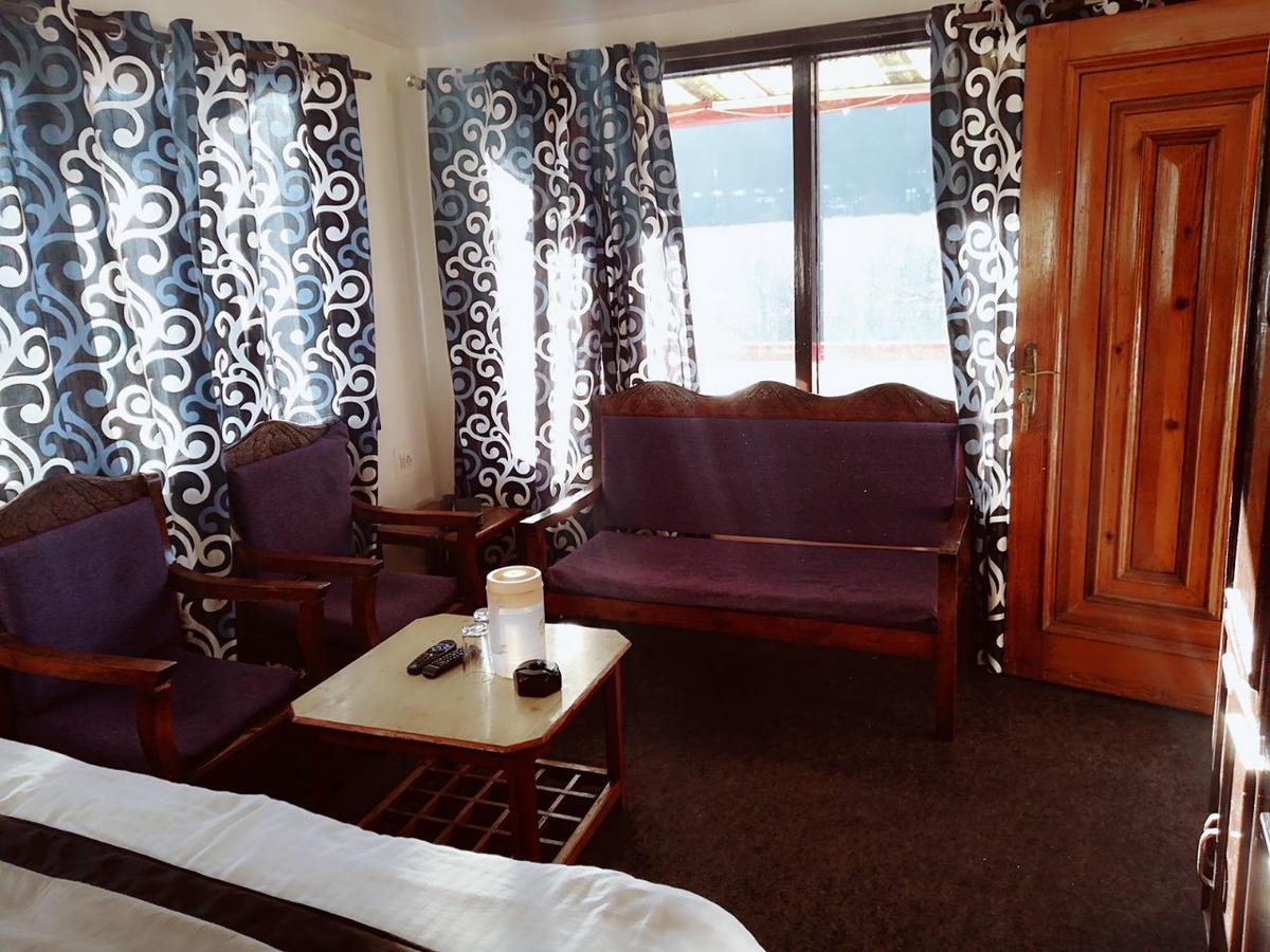 Goroomgo Luxury Stay Mall Road Nainital Buitenkant foto